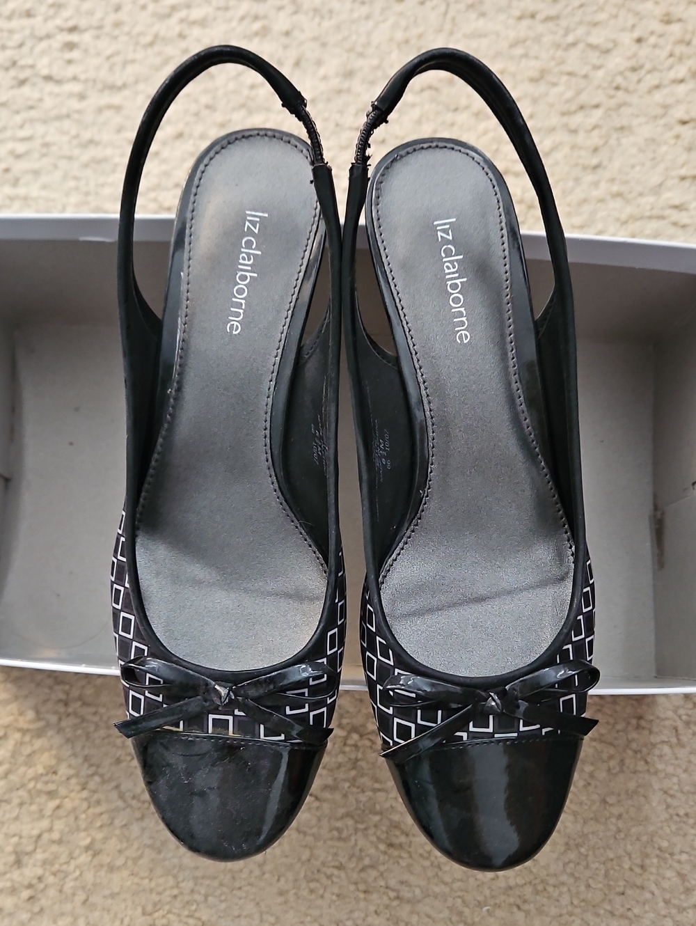 Liz Claiborne Black Geometric Peep-Toe Slingbacks